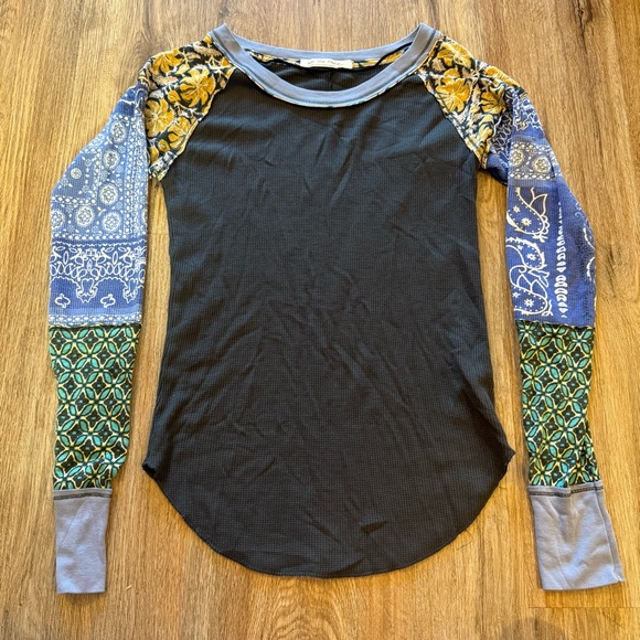 We The Free People Thermal Tee Top Women’s Large Bright Side Mixed Print Boho - Picture 3 of 11